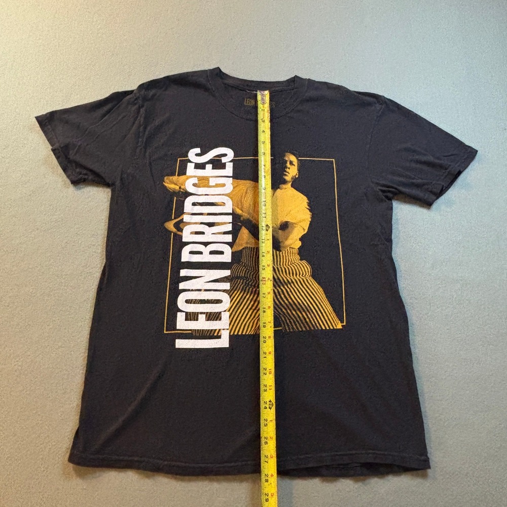 Leon Bridges 2022 US Spring Tour T Shirt Mens L Black Graphic Concert Soul Band - Picture 3 of 6